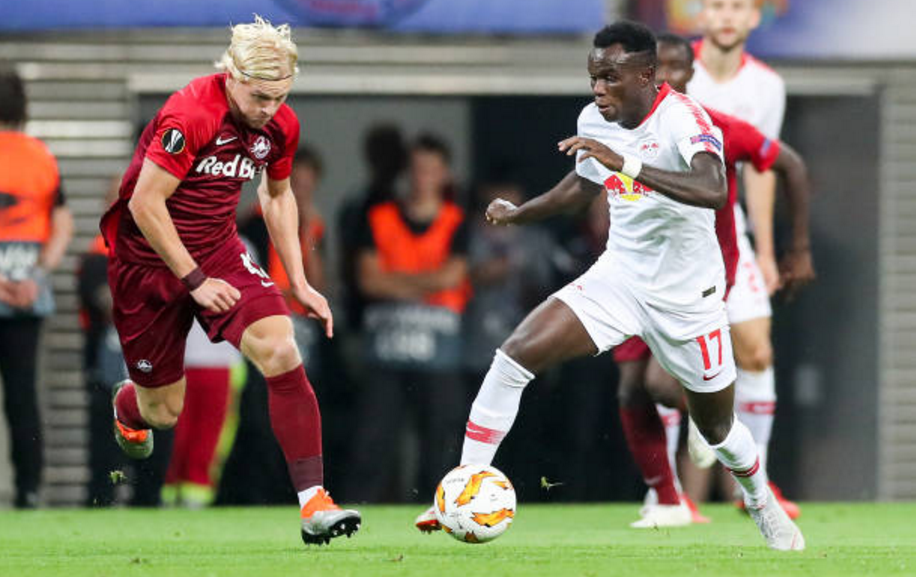 法兰克福训练开放日,清晨再遭质疑引欢呼,法甲在即,高层口径保持一致的简单介绍 法兰克福训练开放日,清晨再遭质疑引欢呼,法甲在即,高层口径保持一致的简单介绍